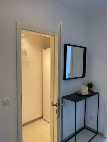 Modern, fully furnished 2.5 room apartment with balcony & parking space in Wolfsburg - Gallery - 4