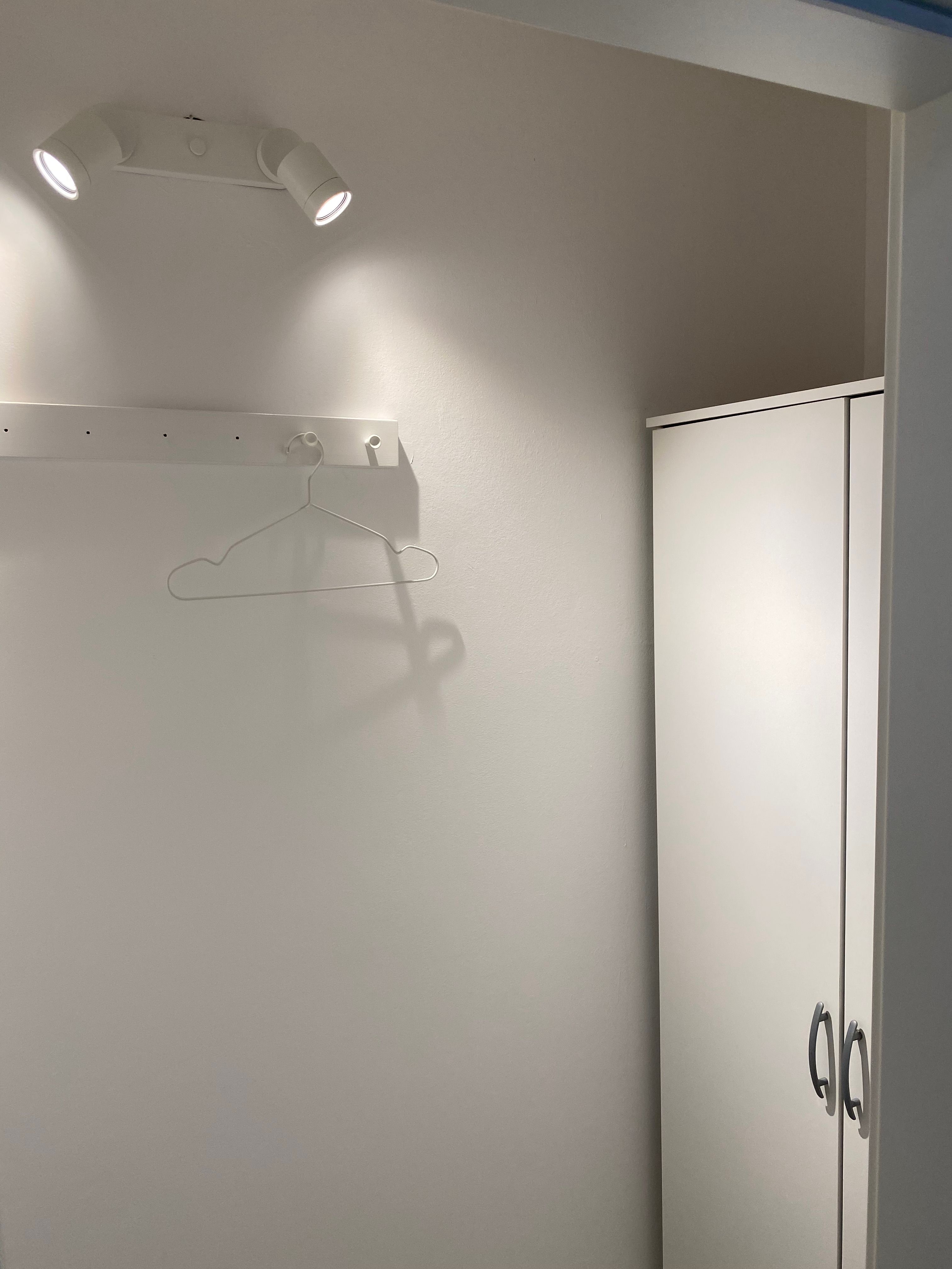 Modern, Fully Furnished 2.5 Room Apartment With Balcony & Parking Space In Wolfsburg - 1