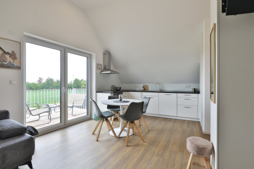 45 sqm studio near A8 with kitchen, washer and dryer, parking