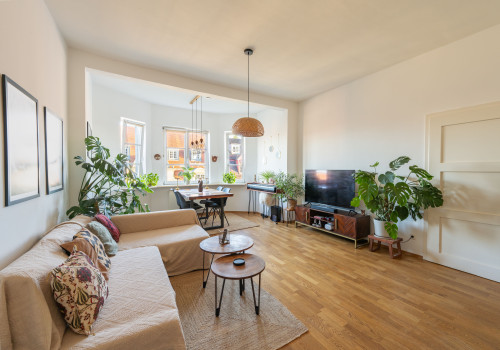 Bright Altbau apartment in Neuhausen, furnished, for temporary rent 2027