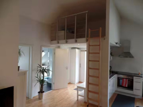 Bright attic studio in Cologne-Höhenhaus with balcony and WiFi - Gallery - 4