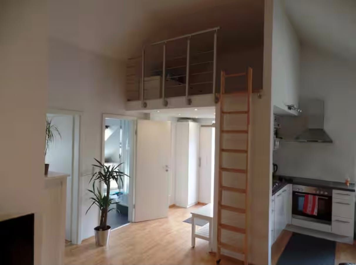 Bright Attic Studio In Cologne-Höhenhaus With Balcony And WiFi - 4