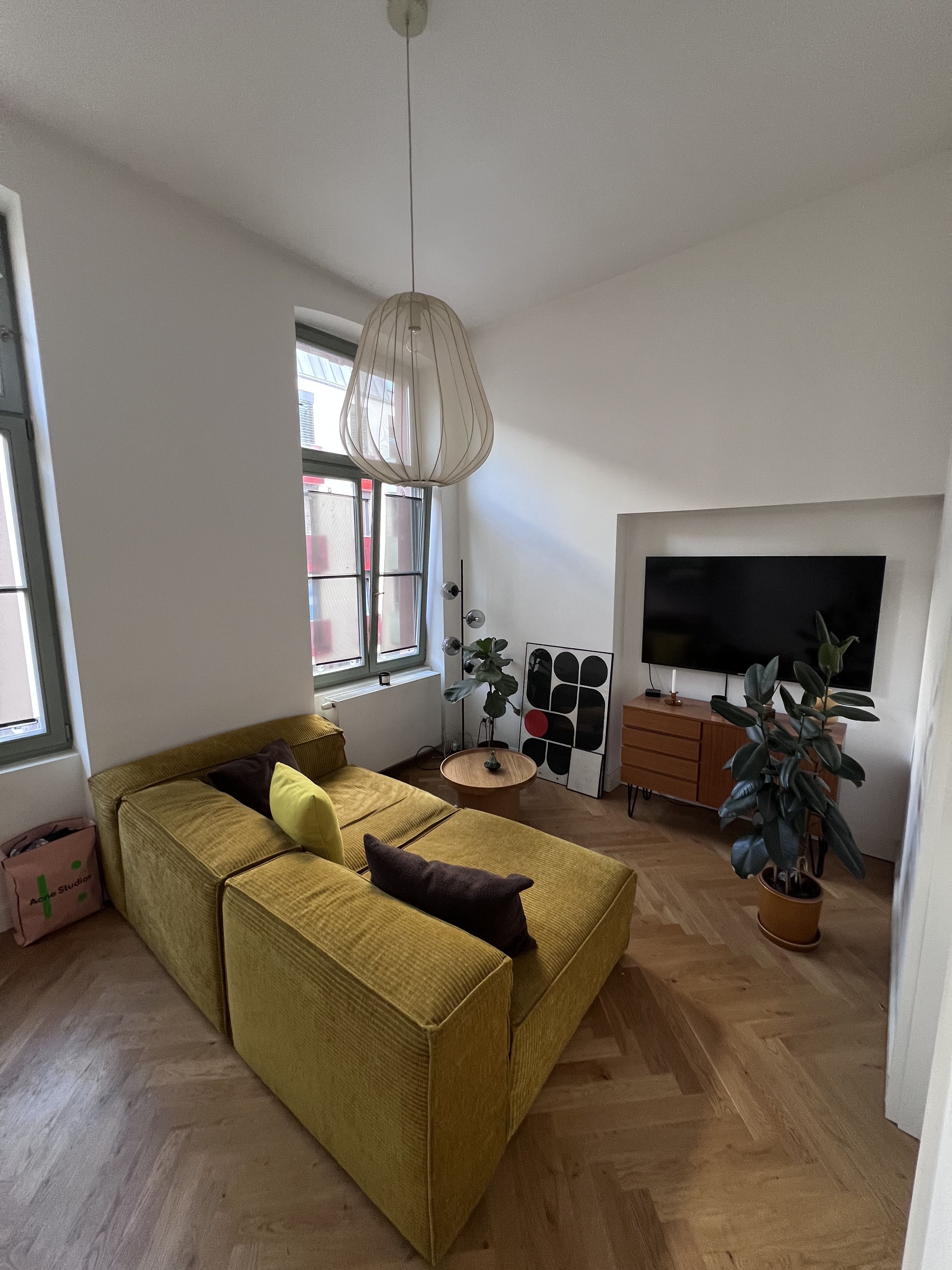 Stylish (Renovated) Period Apartment For Temporary Rent – 1 Min. To Train, Fully Furnished - 15