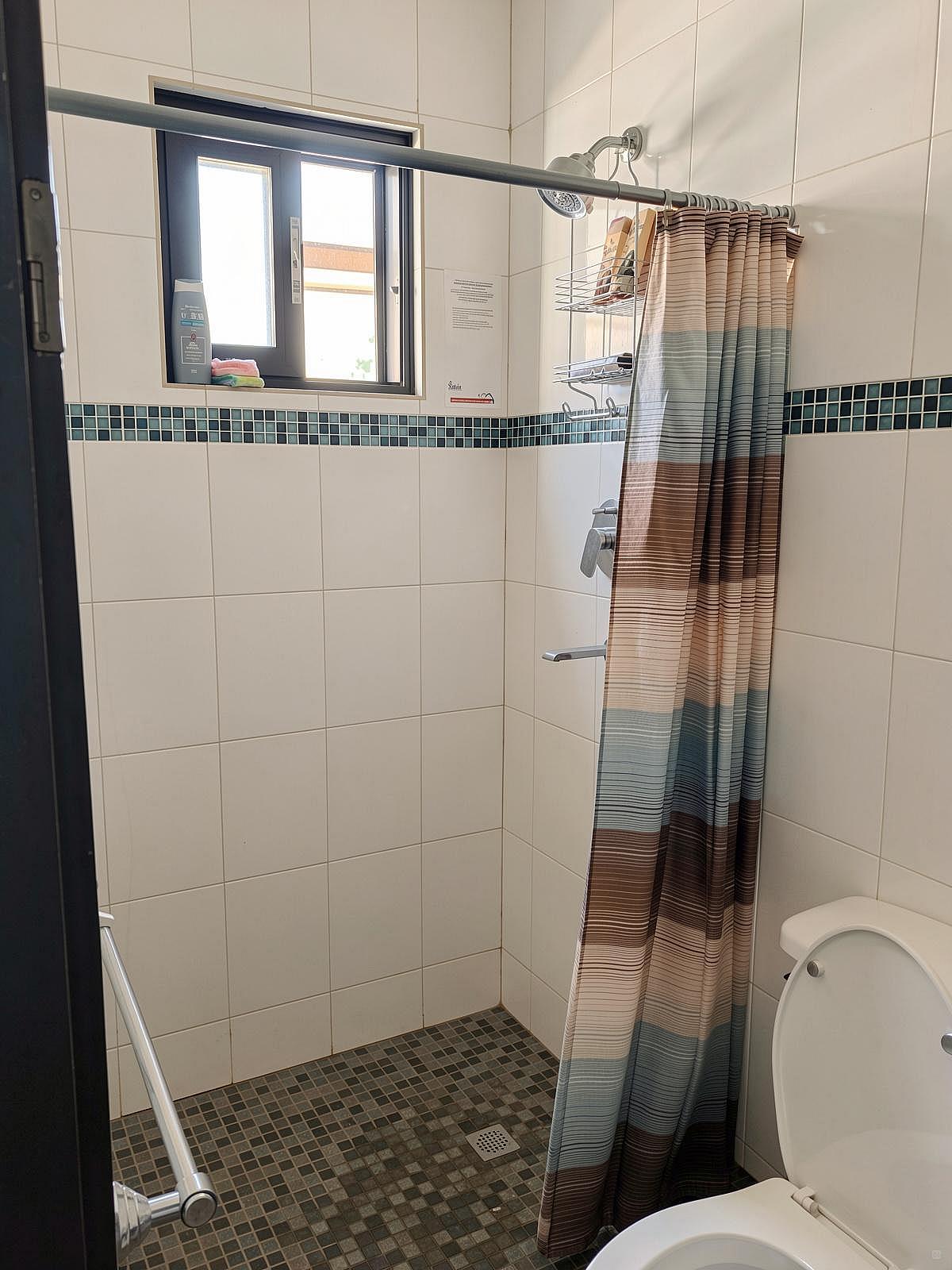 Downstairs Private W/ Ensuite - Traditional Country House w/ Coworking - Gallery - 59