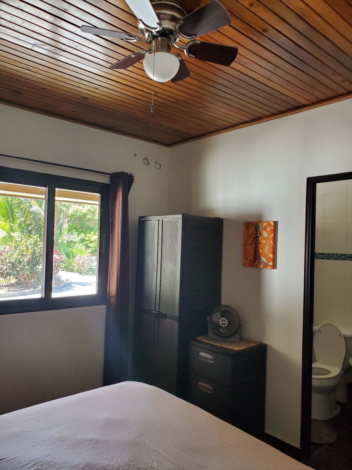 Downstairs Private W/ Ensuite - Traditional Country House w/ Coworking - Gallery - 38