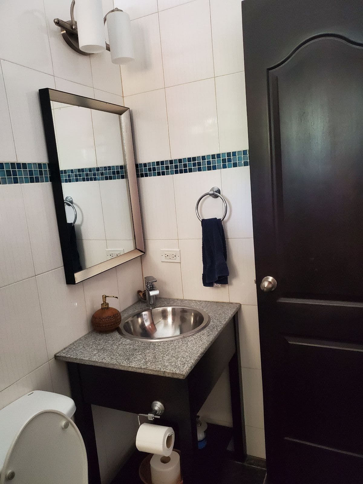 Downstairs Private W/ Ensuite - Traditional Country House w/ Coworking - Gallery - 20