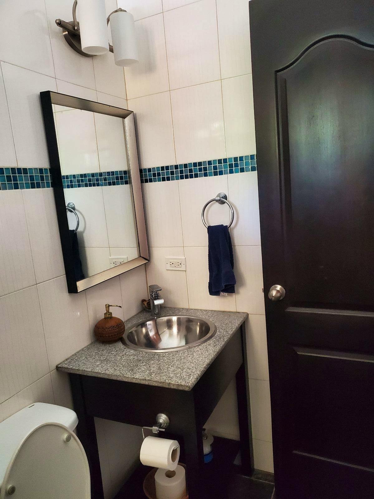 Downstairs Private W/ Ensuite - Traditional Country House w/ Coworking - Gallery - 30