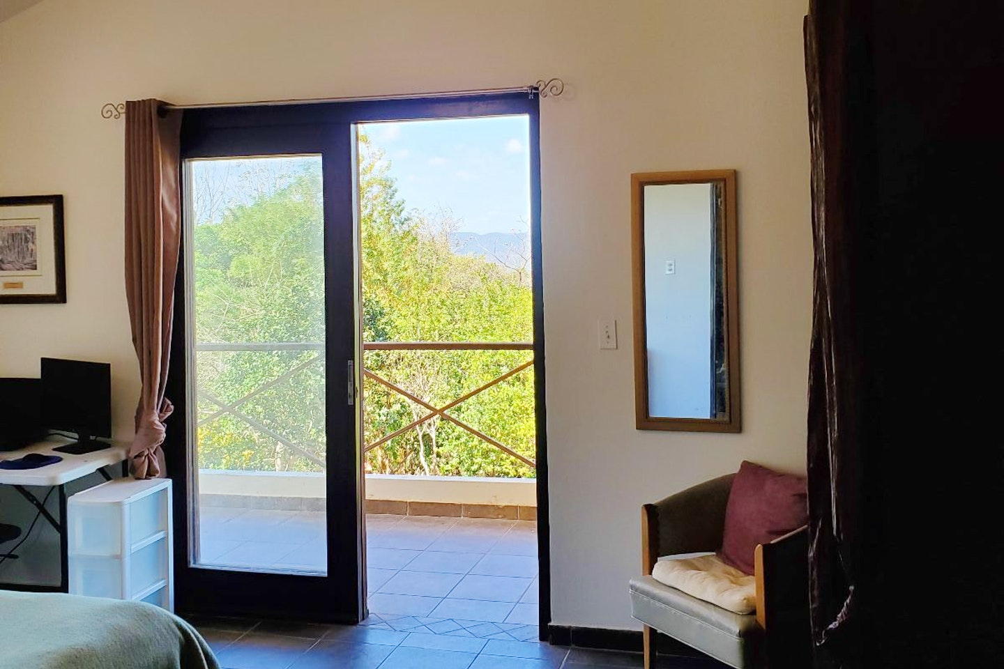 Private - Upstairs - Traditional Country House w/ Coworking - Gallery - 2