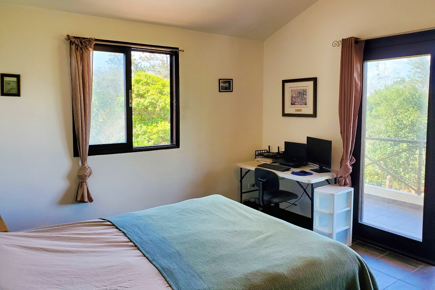 Private - Upstairs - Traditional Country House w/ Coworking - Gallery - 5