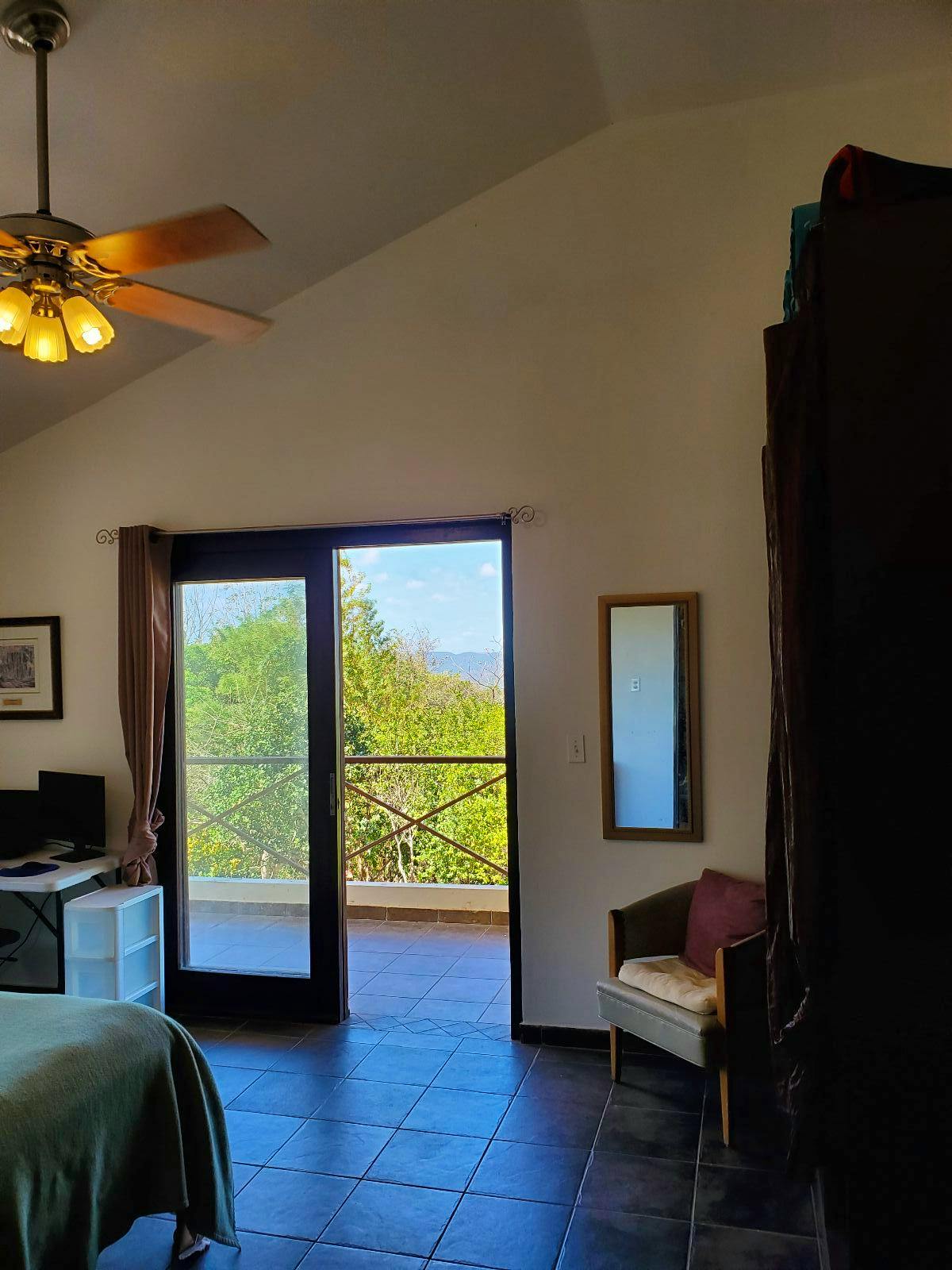 Private - Upstairs - Traditional Country House w/ Coworking - Gallery - 30