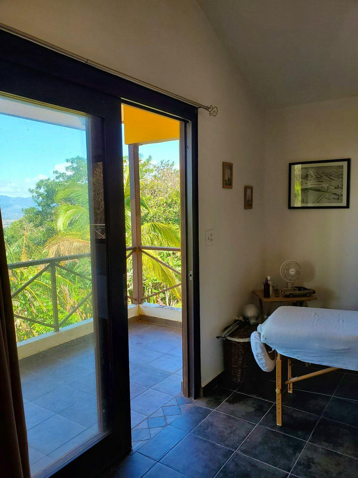 Private - Upstairs Master - Traditional Country House w/ Coworking - Gallery - 36