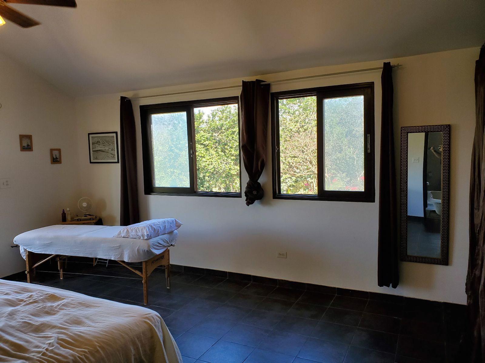 Private - Upstairs Master - Traditional Country House w/ Coworking - Gallery - 44