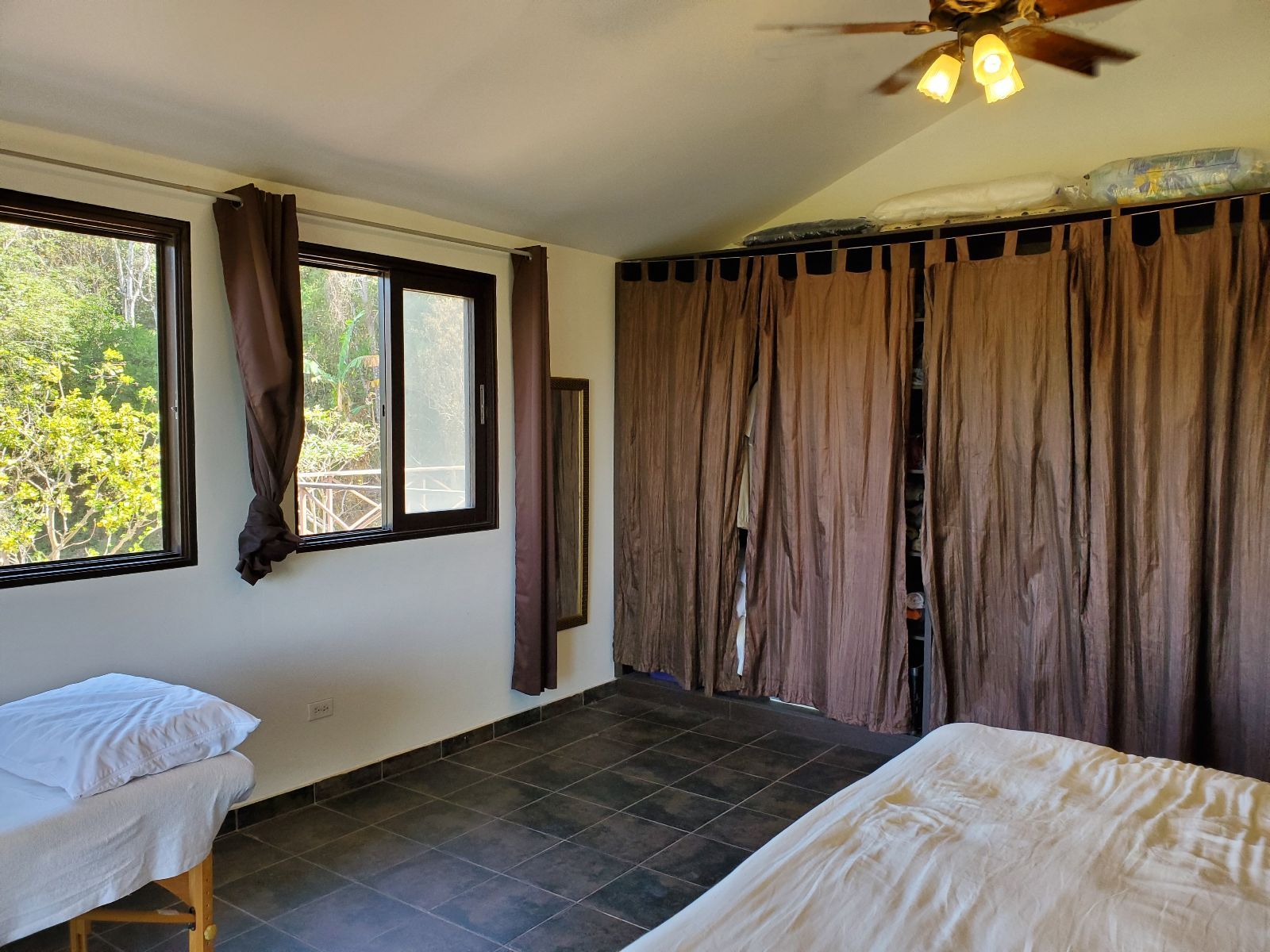Private - Upstairs Master - Traditional Country House w/ Coworking - Gallery - 51
