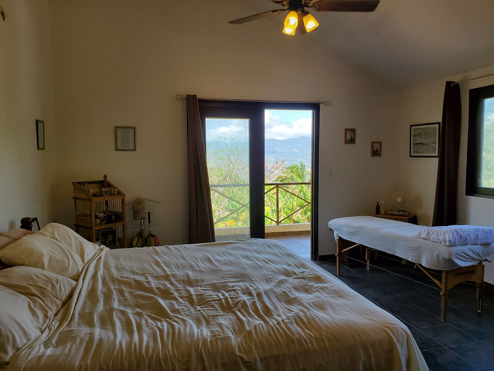 Private - Upstairs Master - Traditional Country House w/ Coworking - Gallery - 45