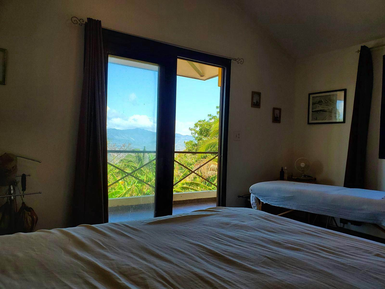 Private - Upstairs Master - Traditional Country House w/ Coworking - Gallery - 32