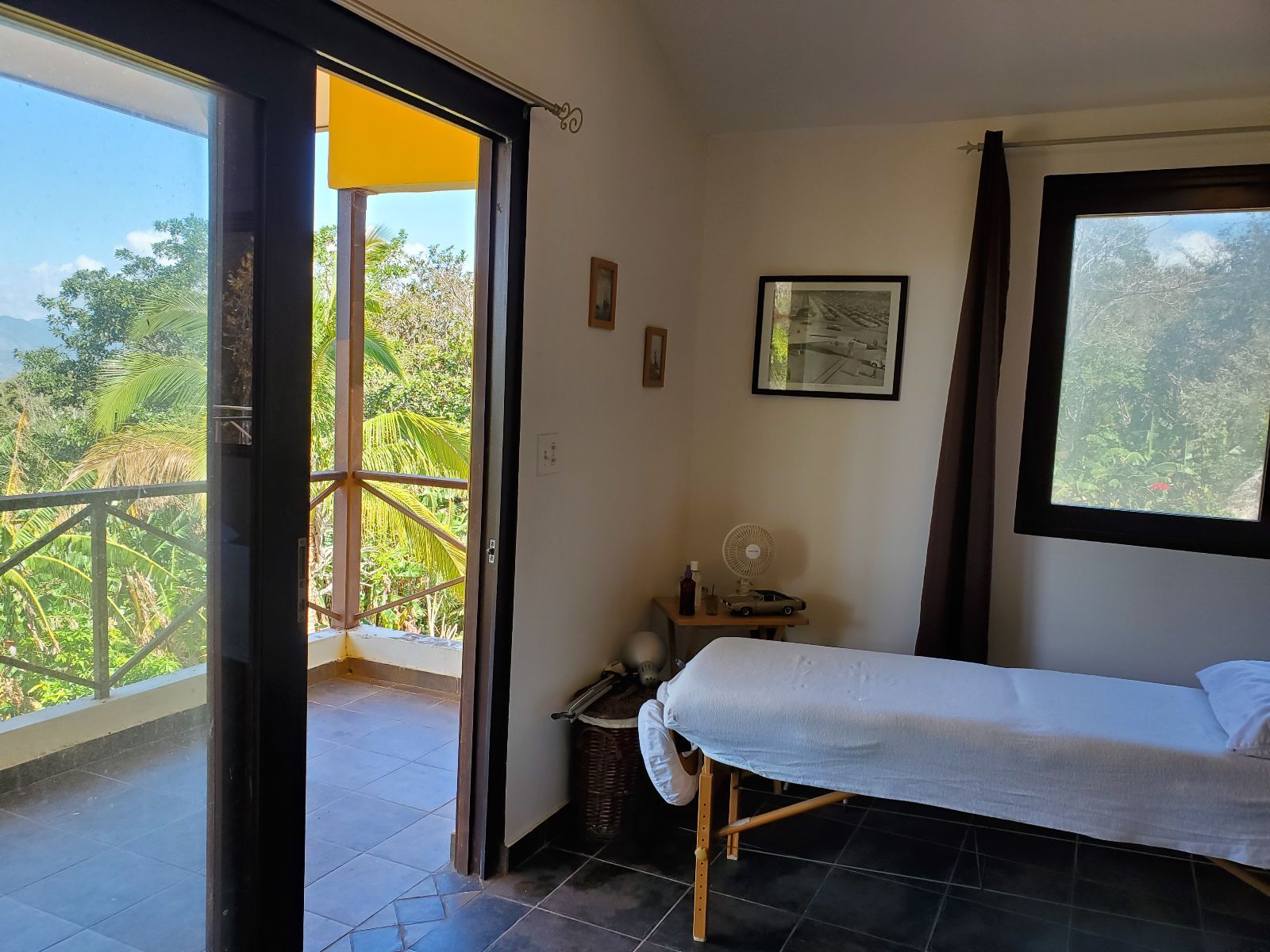 Private - Upstairs Master - Traditional Country House w/ Coworking - Gallery - 49
