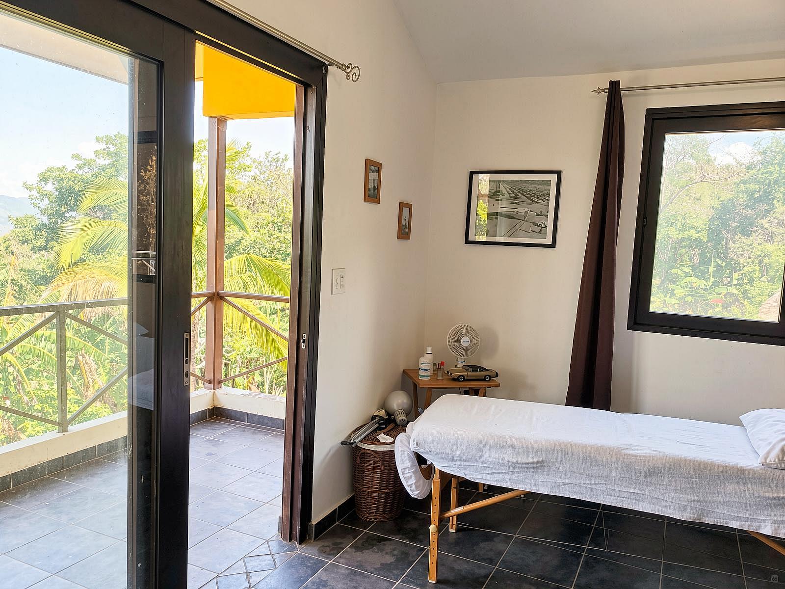 Private - Upstairs Master - Traditional Country House w/ Coworking - Gallery - 77