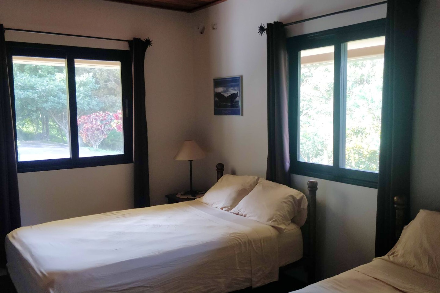 Downstairs - Shared W/ Ensuite - Traditional Country House w/ Coworking - Gallery - 2