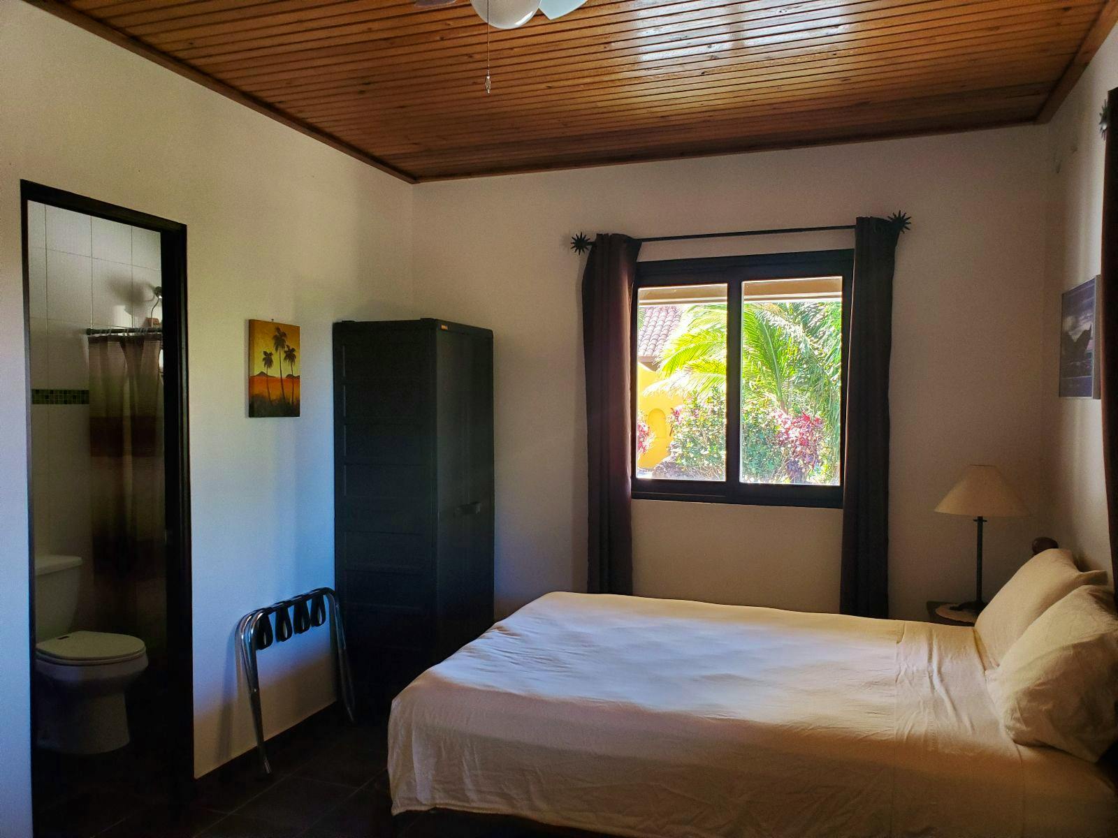 Downstairs - Shared W/ Ensuite - Traditional Country House w/ Coworking - Gallery - 21