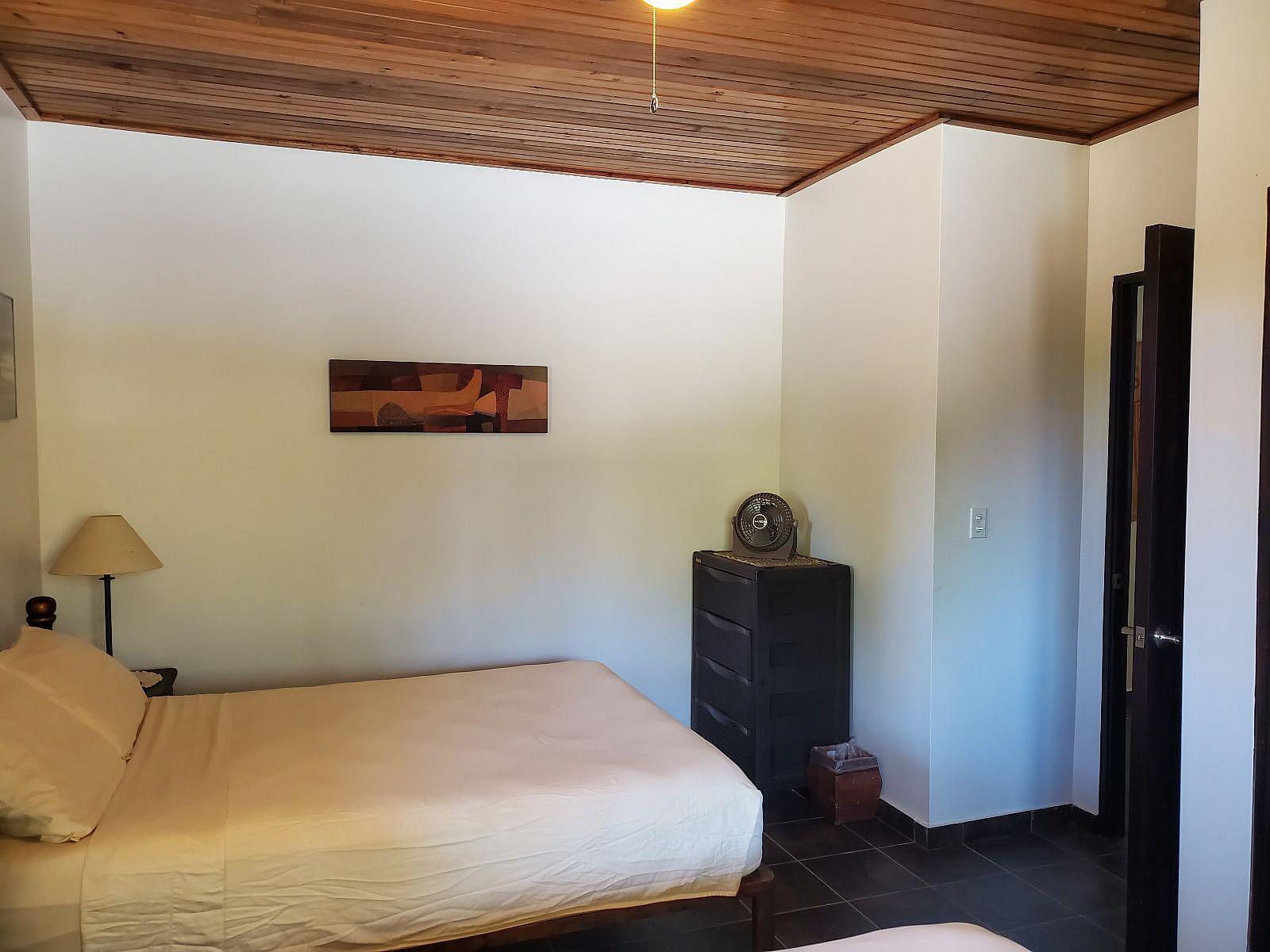 Downstairs - Shared W/ Ensuite - Traditional Country House w/ Coworking - Gallery - 33