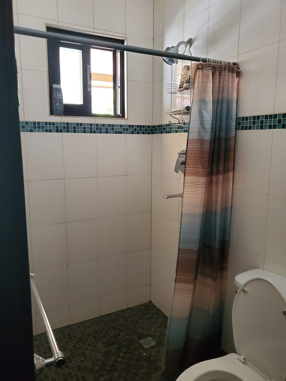 Downstairs - Shared W/ Ensuite - Traditional Country House w/ Coworking - Gallery - 10
