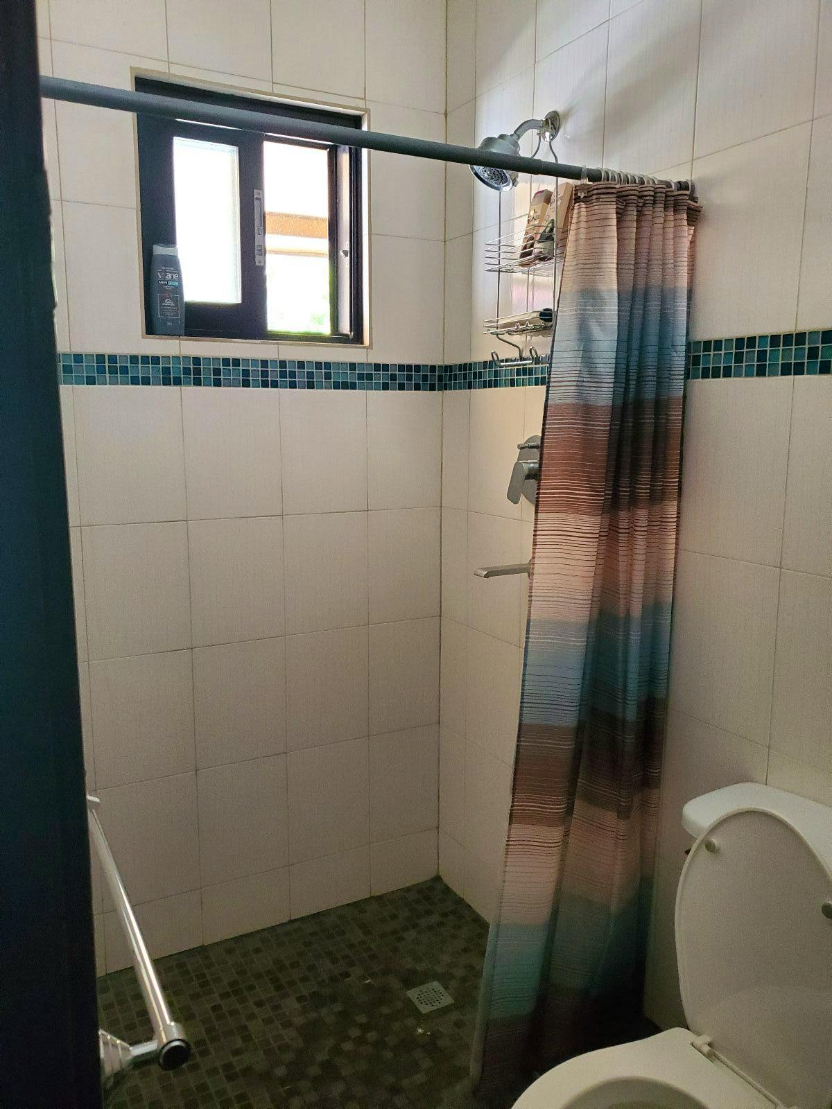 Downstairs - Shared W/ Ensuite - Traditional Country House w/ Coworking - Gallery - 17