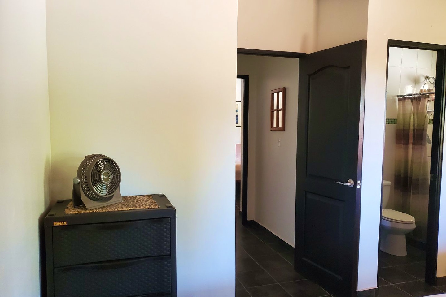 Downstairs - Shared W/ Ensuite - Traditional Country House w/ Coworking - Gallery - 4