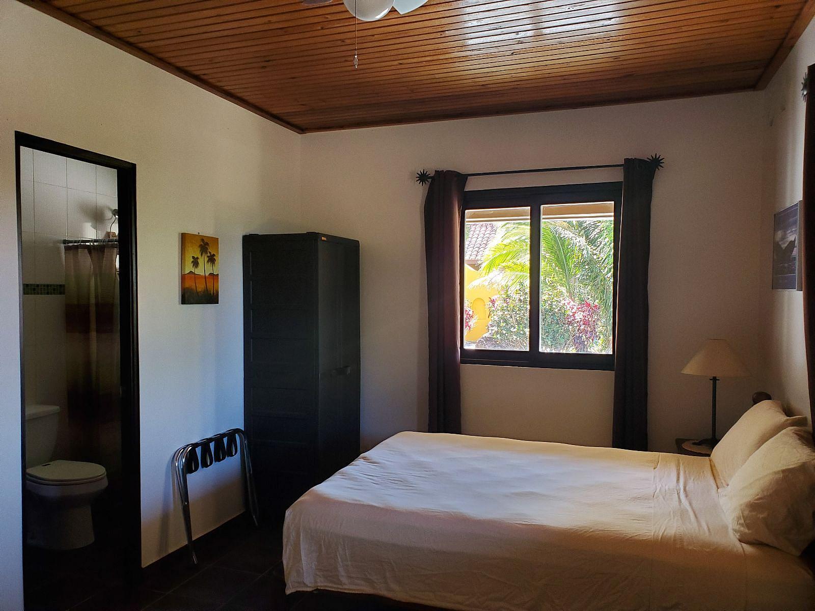 Downstairs - Shared W/ Ensuite - Traditional Country House w/ Coworking - Gallery - 35