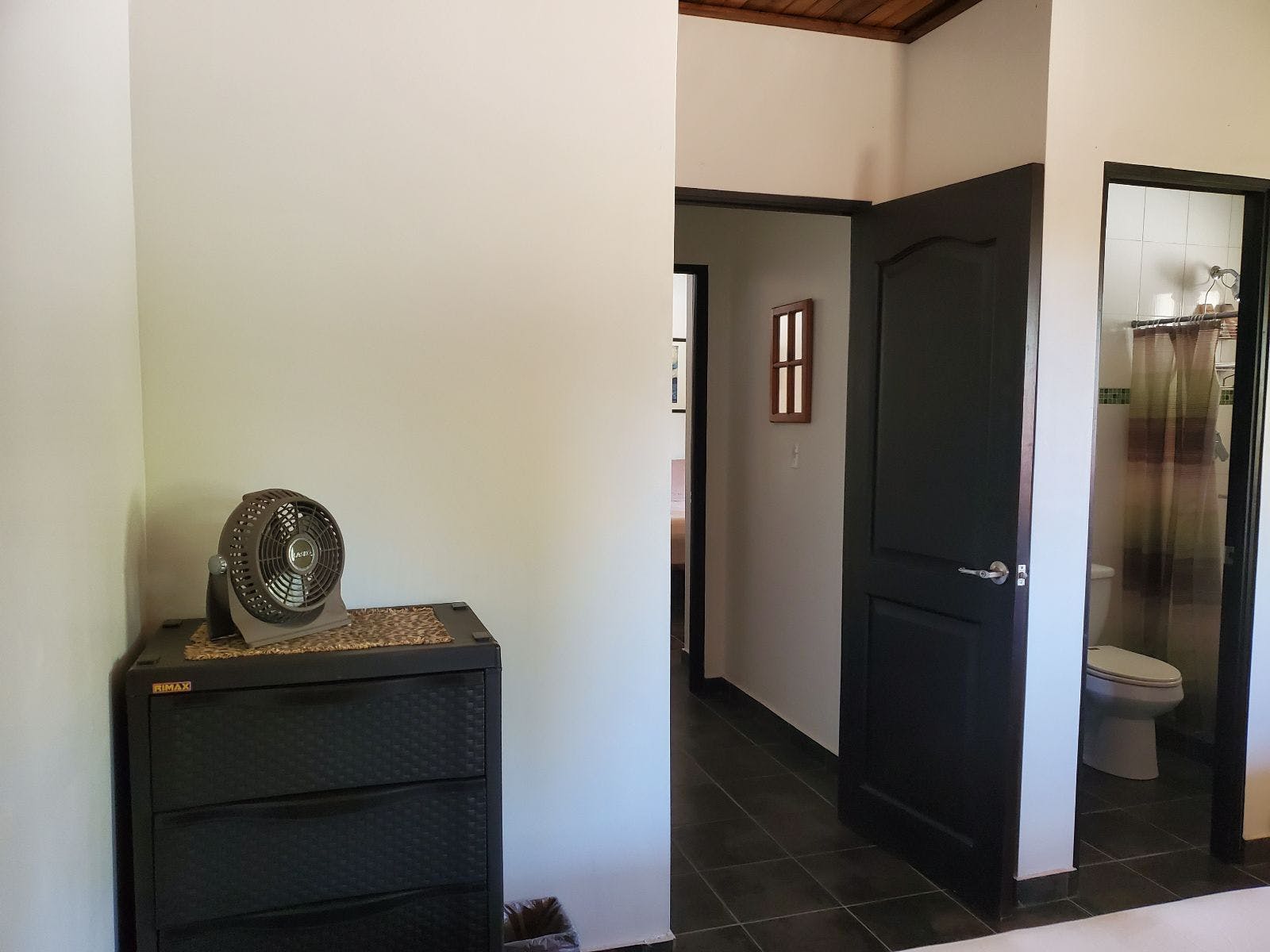 Downstairs - Shared W/ Ensuite - Traditional Country House w/ Coworking - Gallery - 11