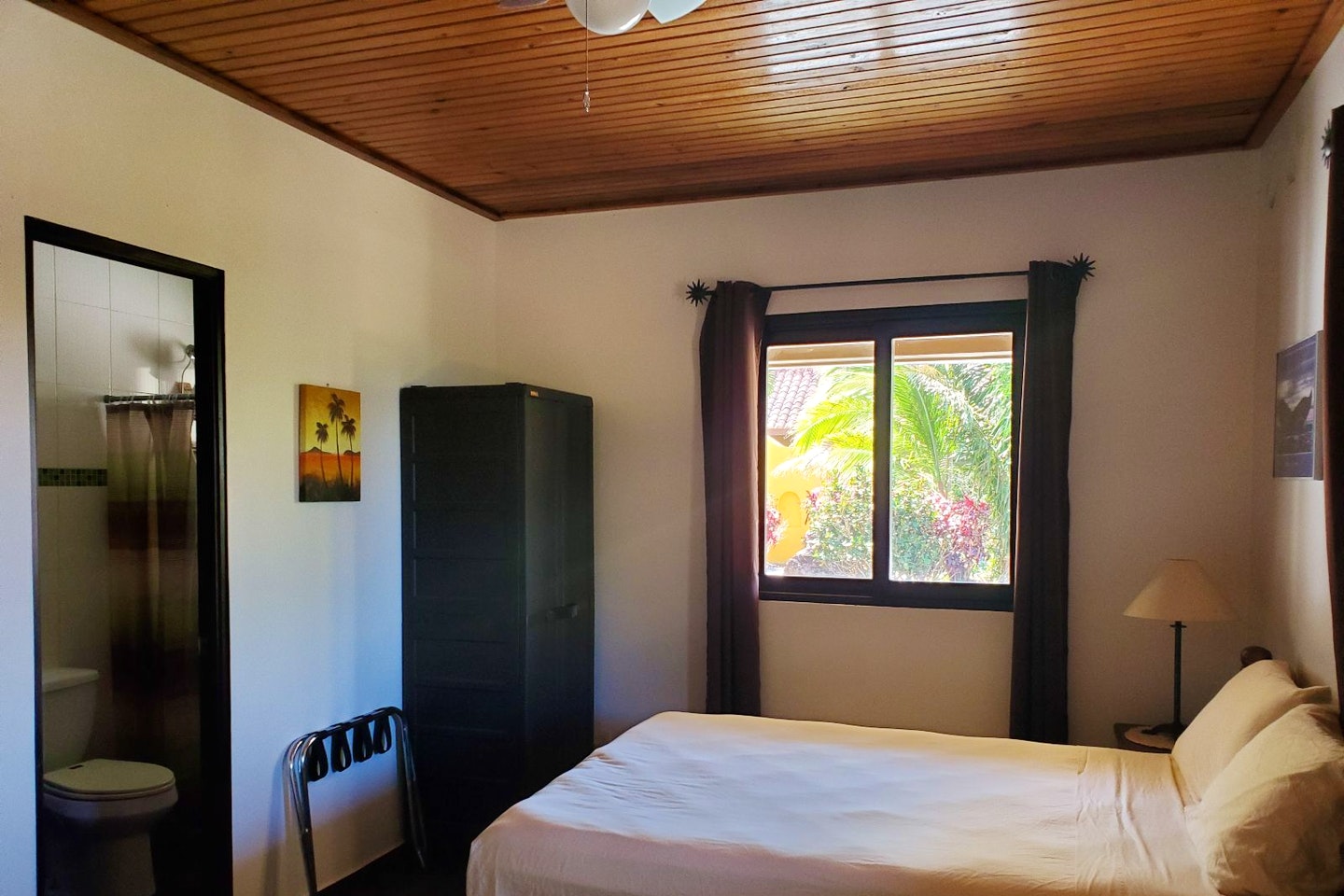 Downstairs - Shared W/ Ensuite - Traditional Country House w/ Coworking - Gallery - 7