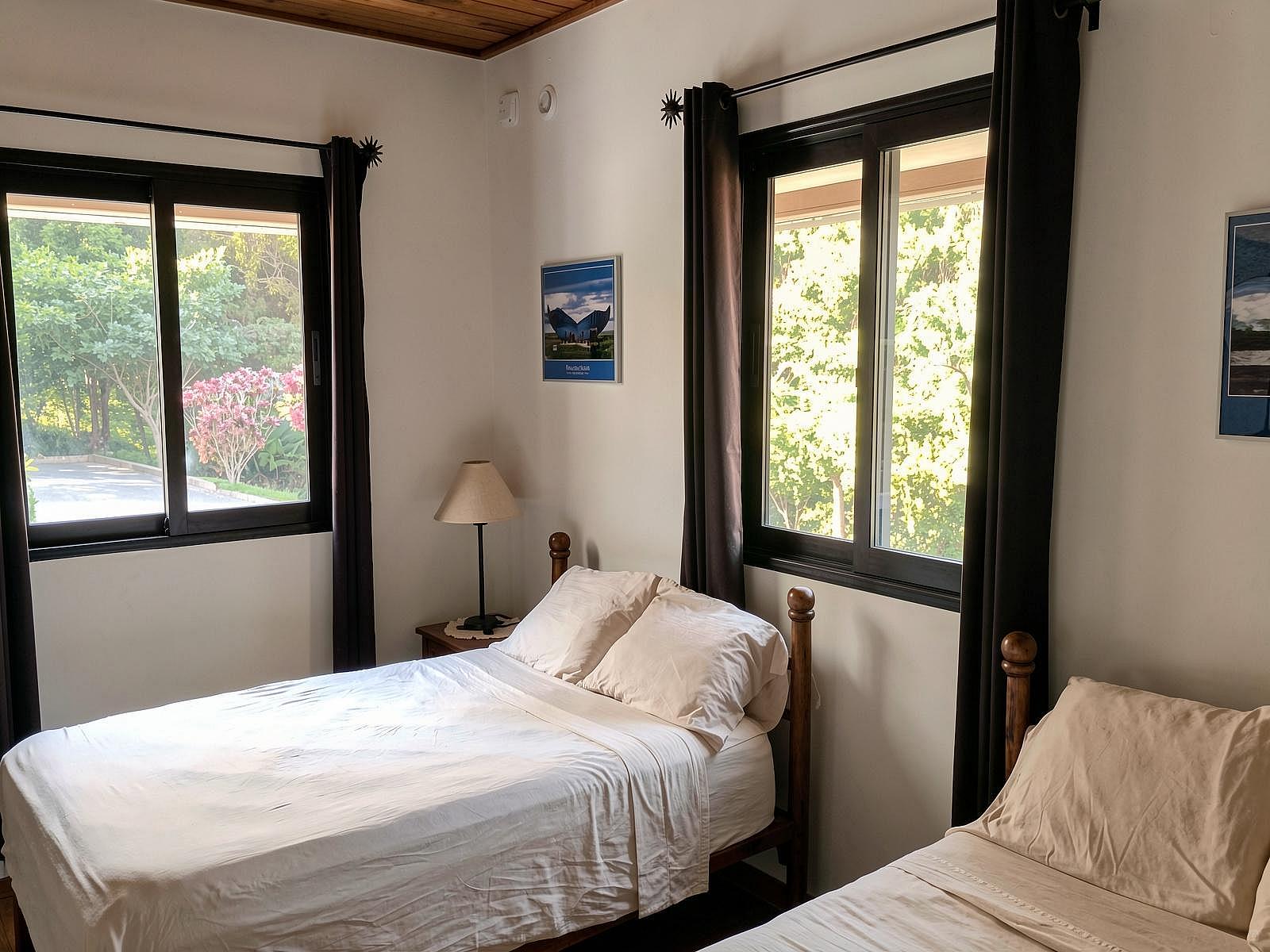 Downstairs - Shared W/ Ensuite - Traditional Country House w/ Coworking - Gallery - 37