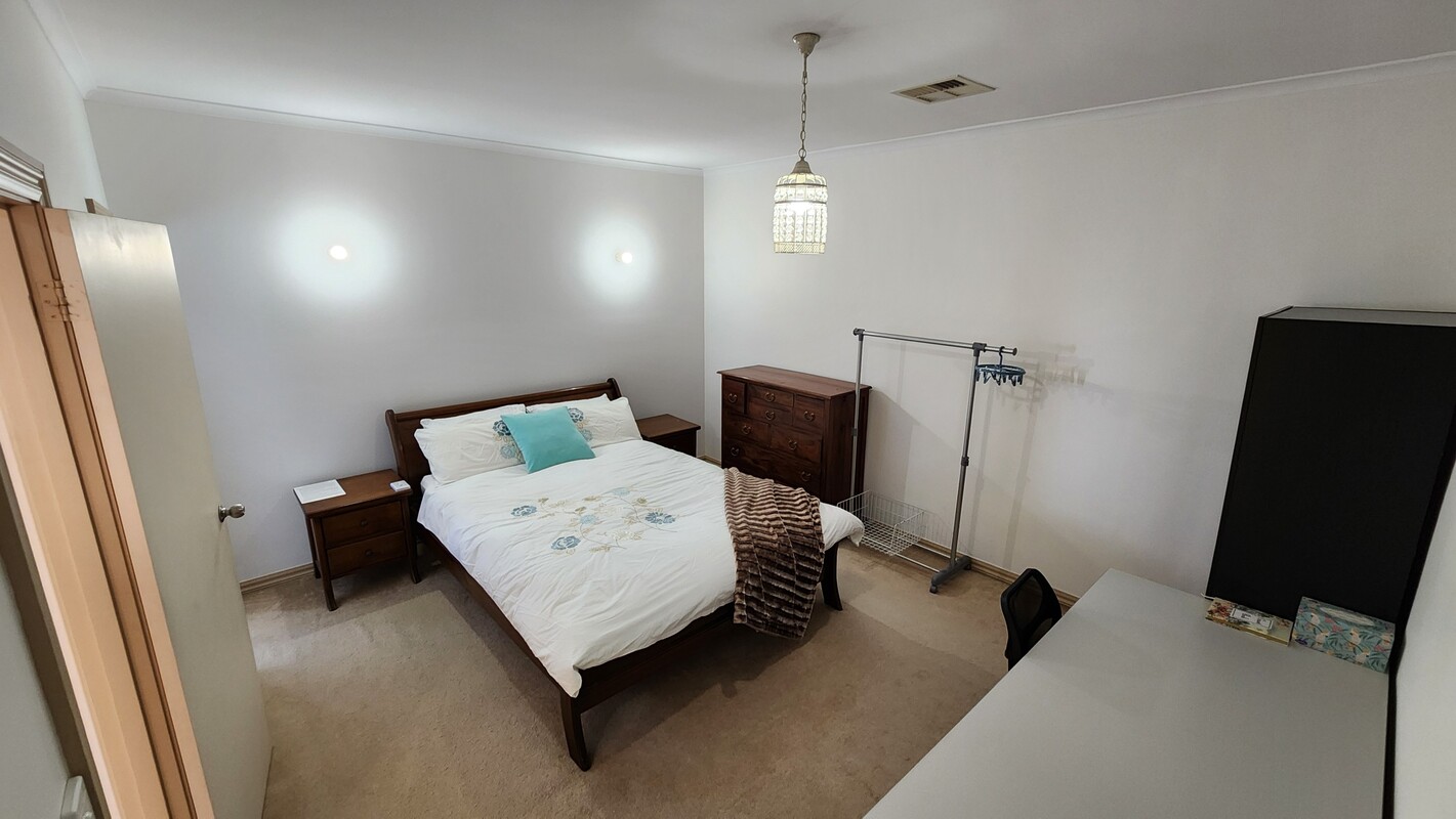Queen Sized Guest Bedroom With Double Ensuite(Full Room) - 1