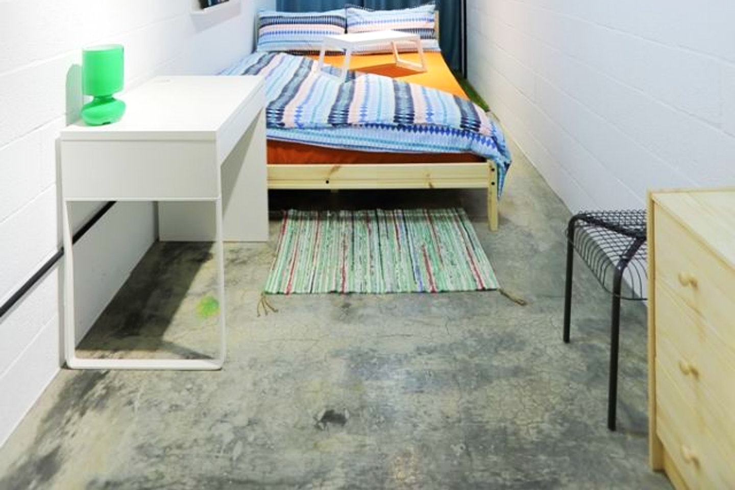  E - Single  -  Austere & Minimalist Styled Apt. w/ Workspace  - Gallery -  6