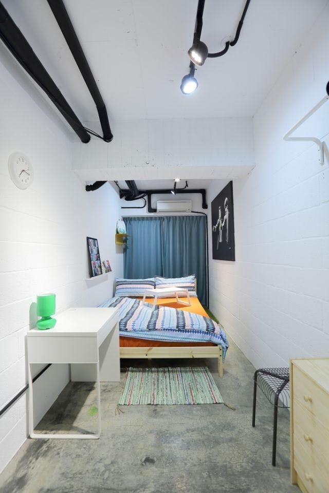  E - Single  -  Austere & Minimalist Styled Apt. w/ Workspace  - Gallery -  5
