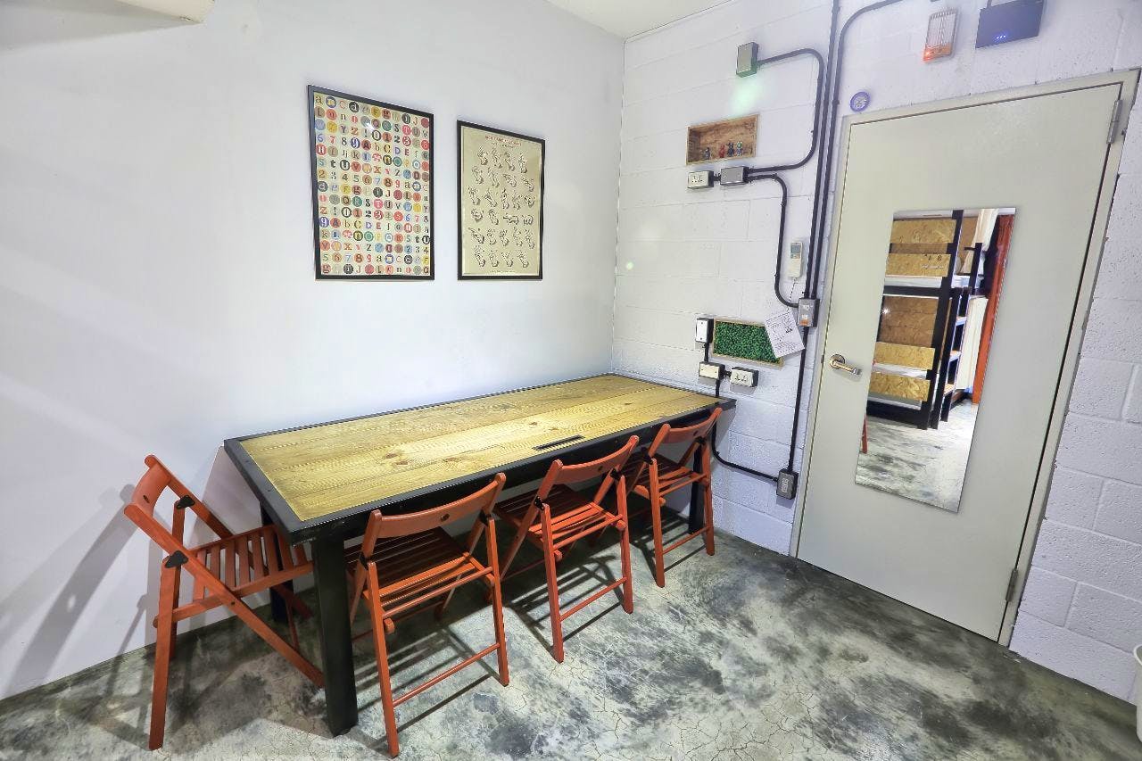  D - Bed In A 4-Bed Female Only Room  -  Austere & Minimalist Styled Apt. w/ Workspace  - Gallery -  19