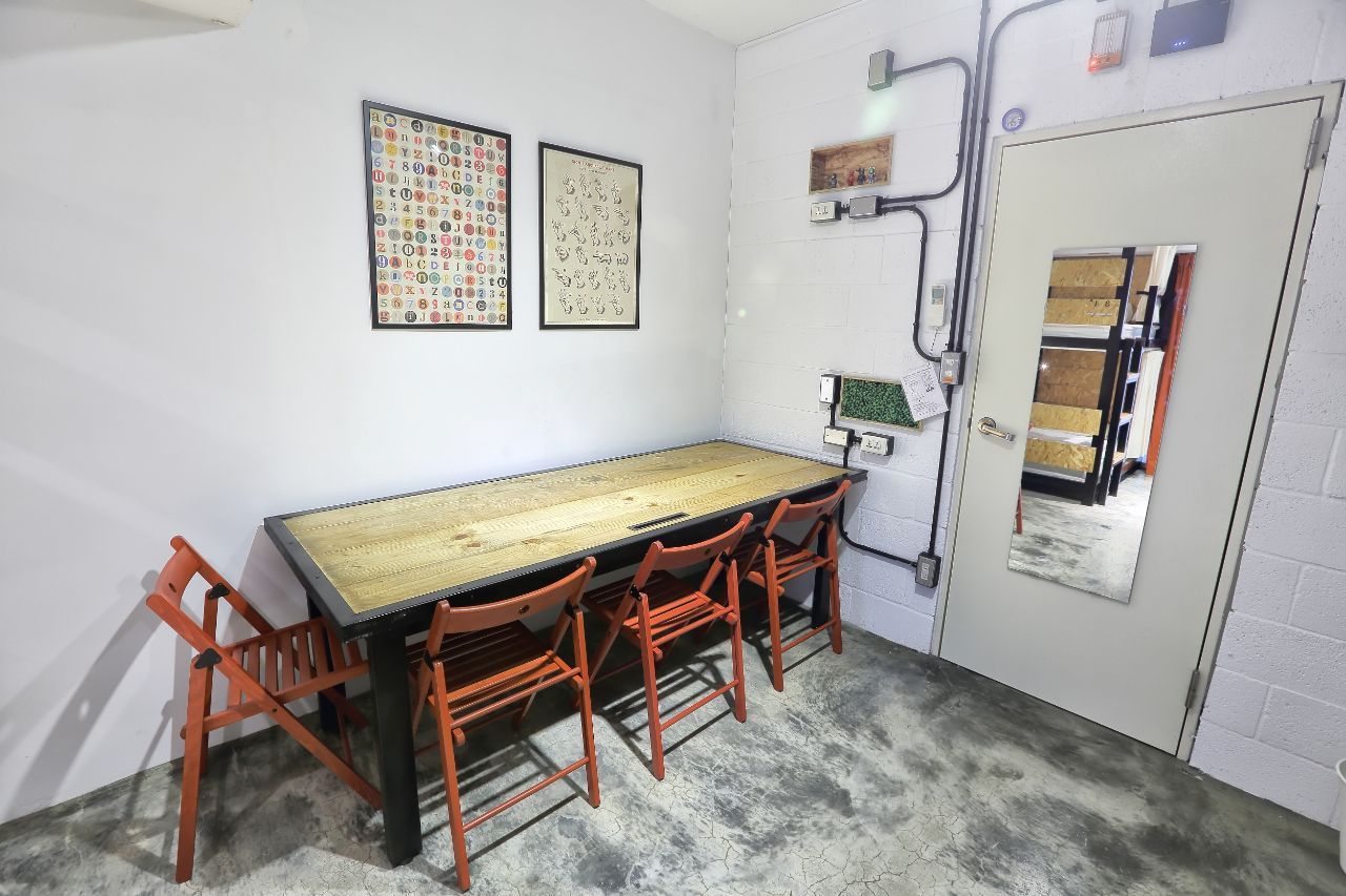  D - Bed In A 4-Bed Female Only Room  -  Austere & Minimalist Styled Apt. w/ Workspace  - Gallery -  16