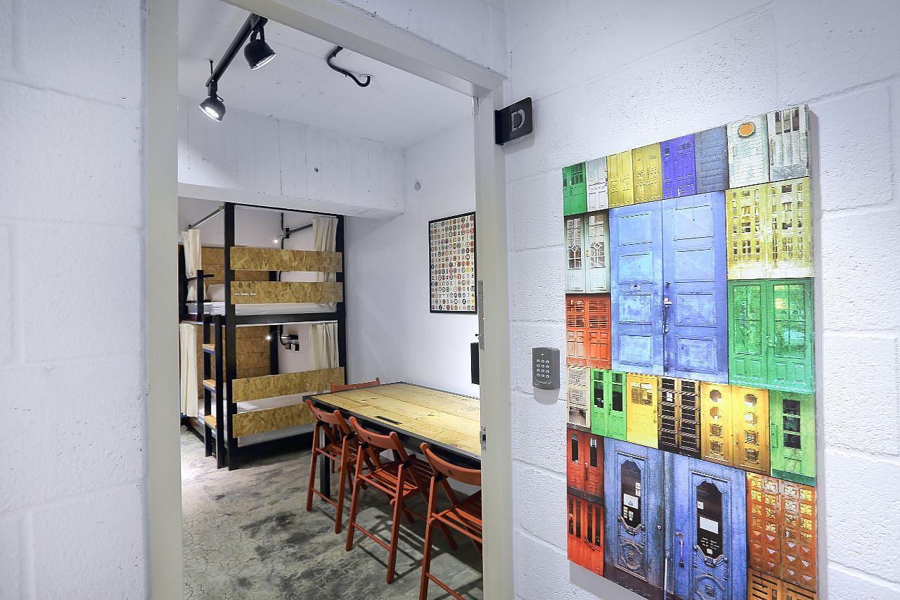  D - Bed In A 4-Bed Female Only Room  -  Austere & Minimalist Styled Apt. w/ Workspace  - Gallery -  10