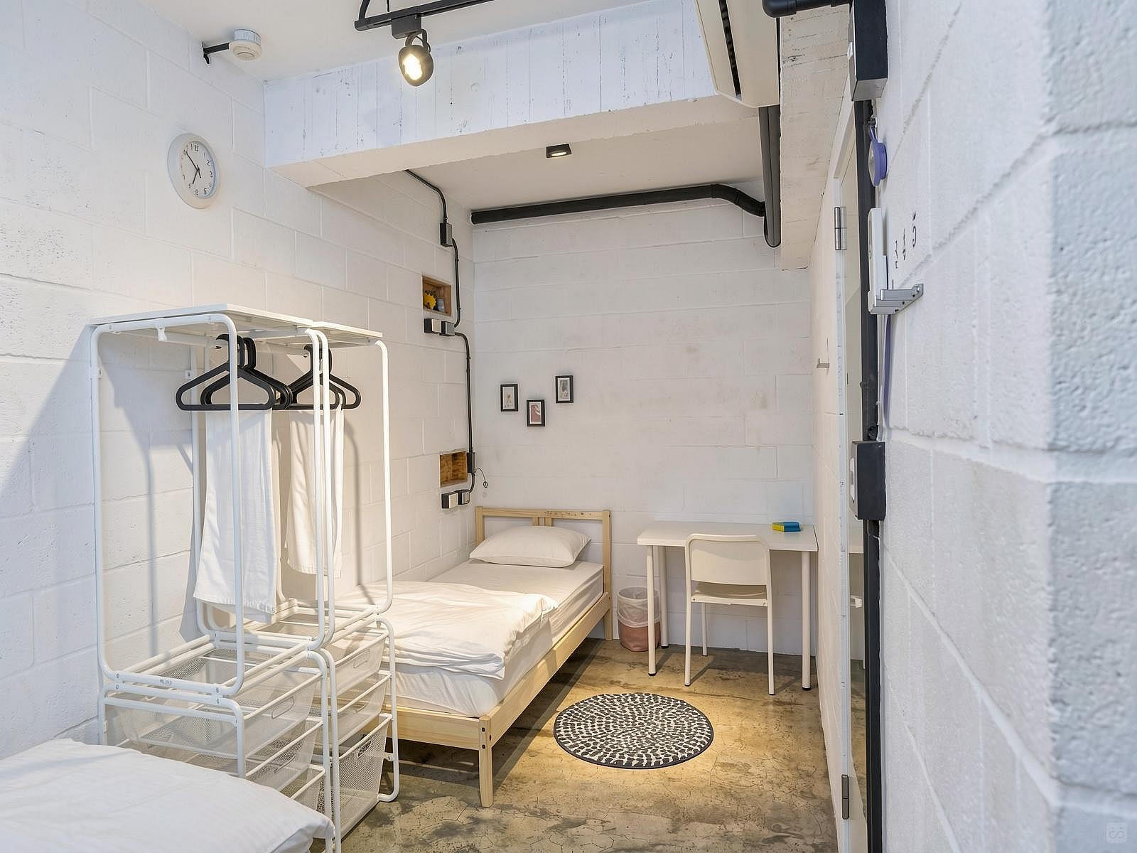  C- Bed In A 2-Bed Male Only Room  -  Austere & Minimalist Styled Apt. w/ Workspace  - Gallery -  8