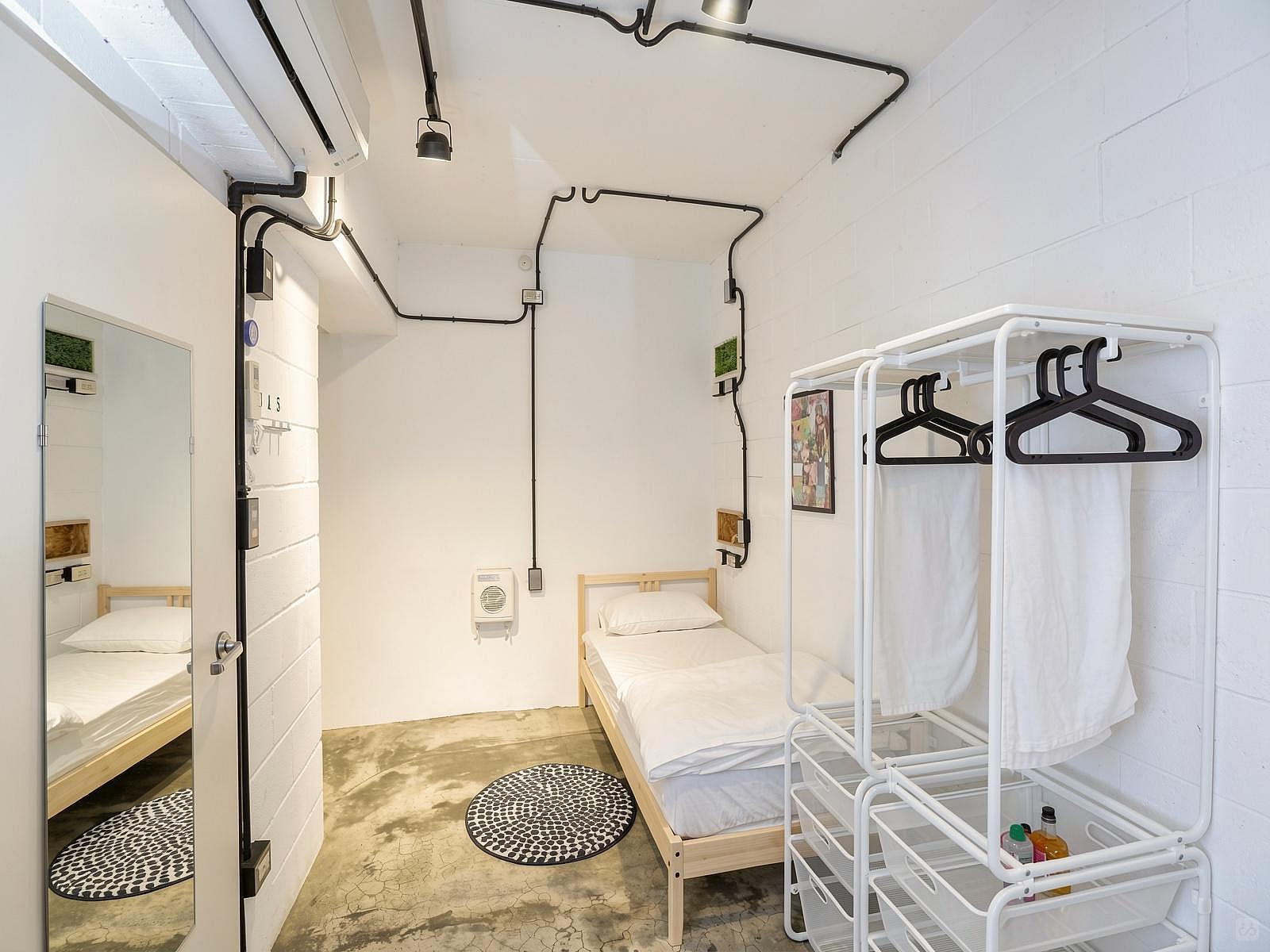  C- Bed In A 2-Bed Male Only Room  -  Austere & Minimalist Styled Apt. w/ Workspace  - Gallery -  7