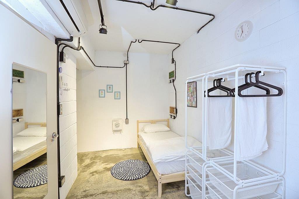  C- Bed In A 2-Bed Male Only Room  -  Austere & Minimalist Styled Apt. w/ Workspace  - Gallery -  9