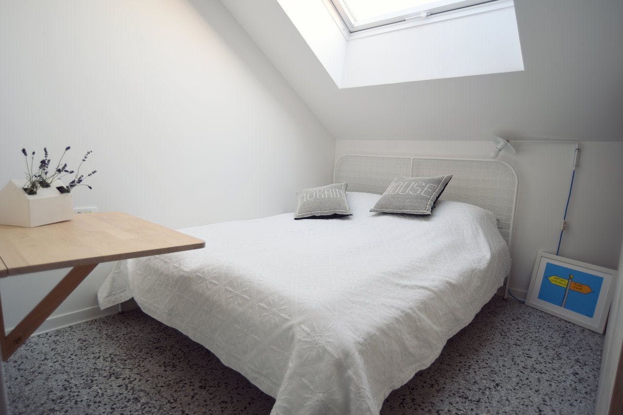  Single Standard Room  -  Charming Modern Rural Complex w/ Coworking + Gym + Lounge Areas House  - Gallery -  1