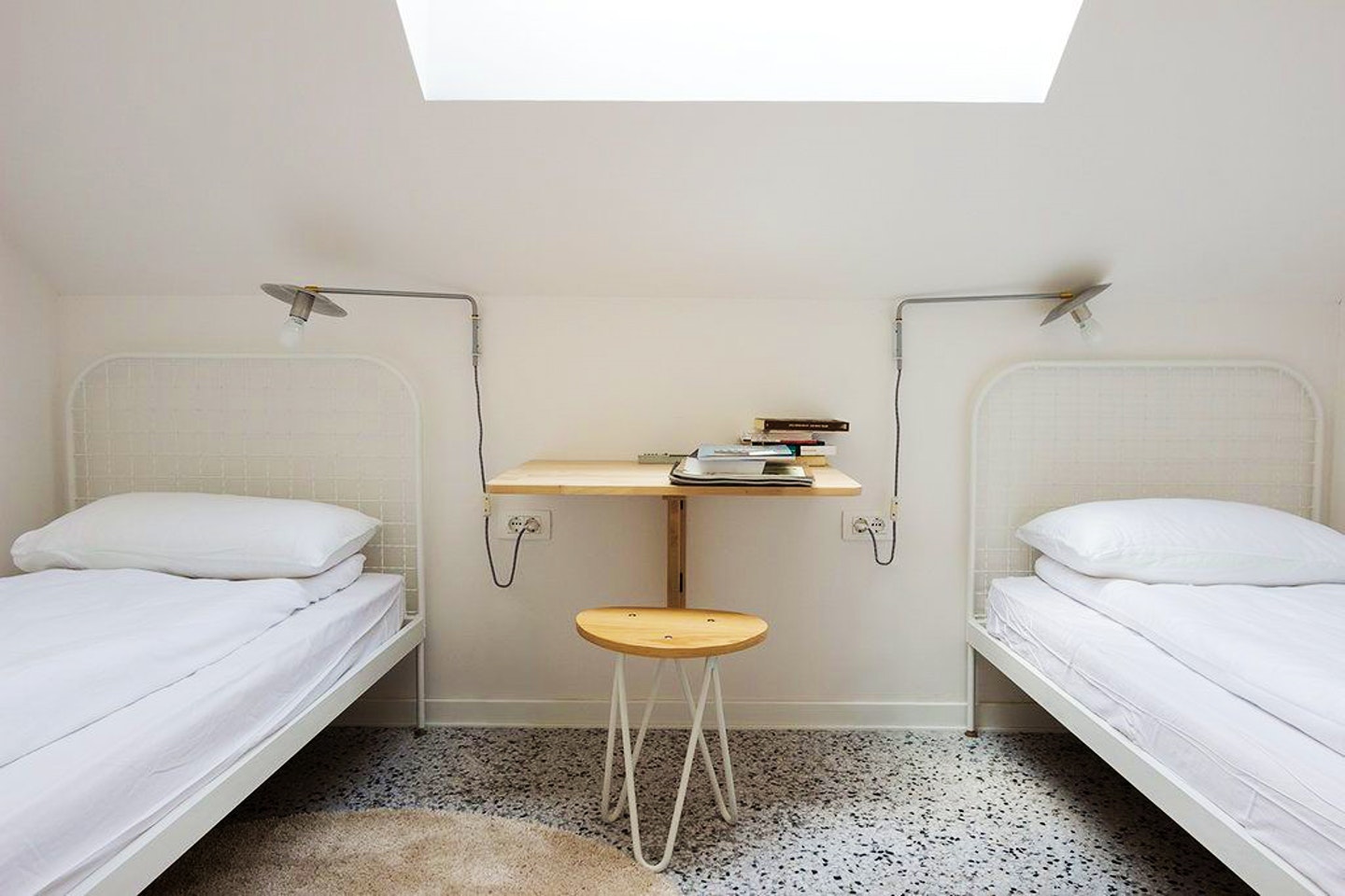  Single Standard Room  -  Charming Modern Rural Complex w/ Coworking + Gym + Lounge Areas House  - Gallery -  11