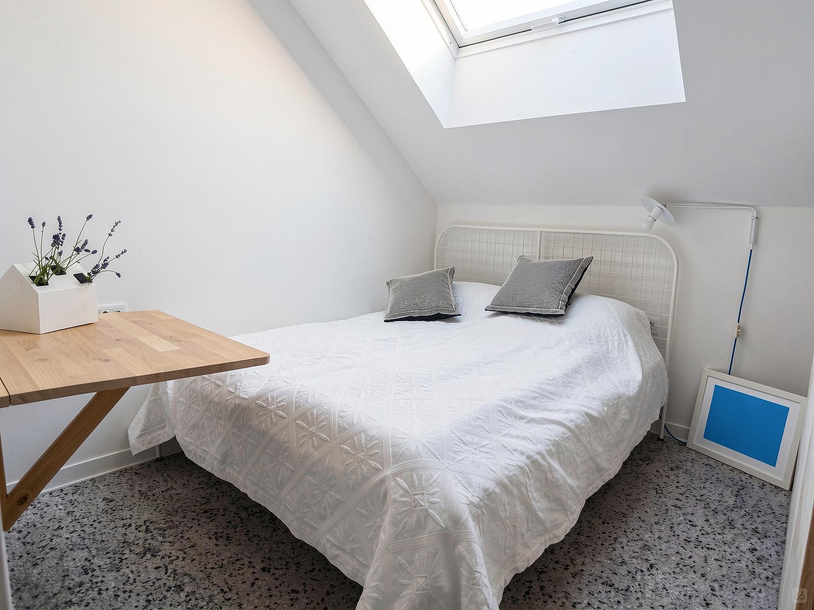  Single Standard Room  -  Charming Modern Rural Complex w/ Coworking + Gym + Lounge Areas House  - Gallery -  2
