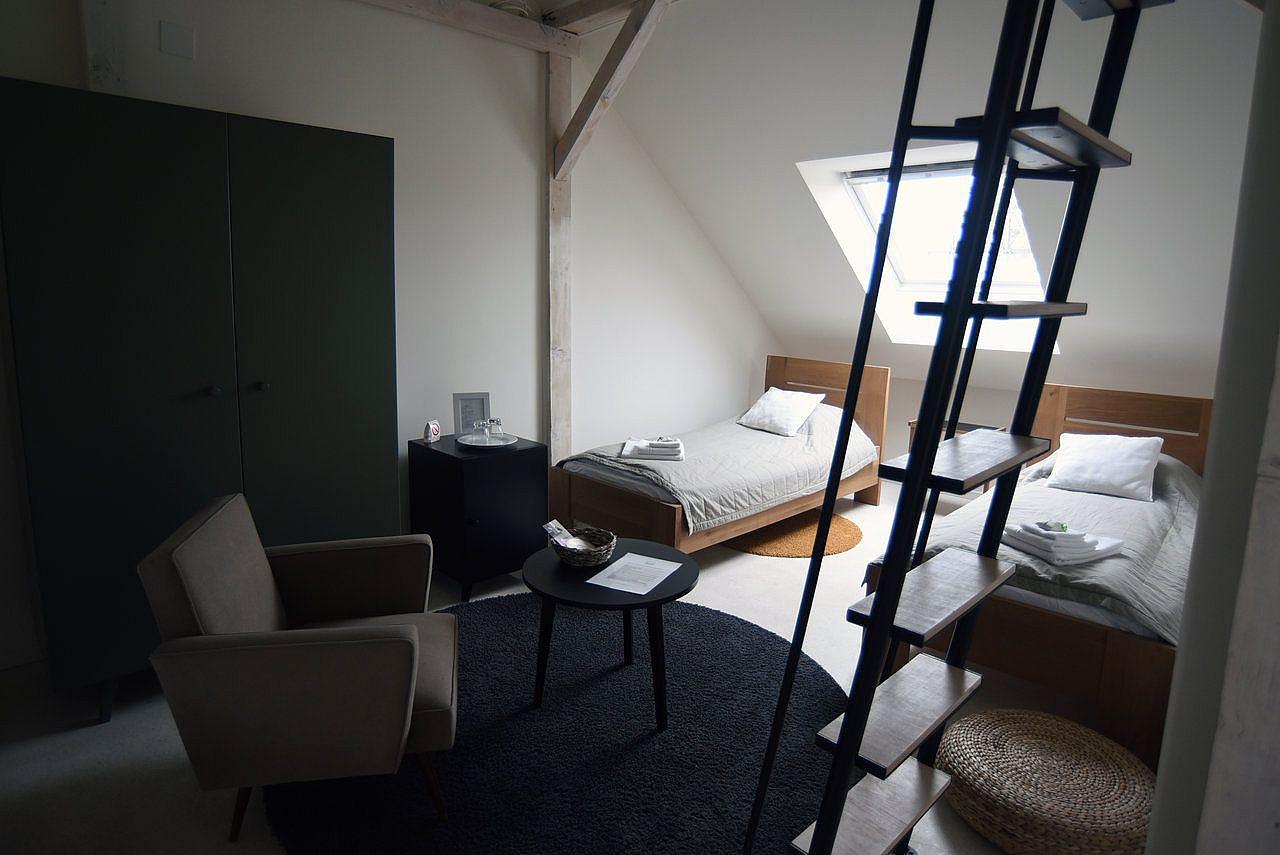  Bed In 2-Bed Comfort Room  -  Charming Modern Rural Complex w/ Coworking + Gym + Lounge Areas House  - Gallery -  5