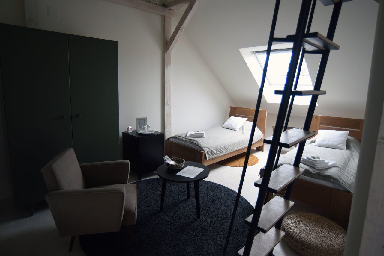  Bed In 2-Bed Comfort Room  -  Charming Modern Rural Complex w/ Coworking + Gym + Lounge Areas House  - Gallery -  9