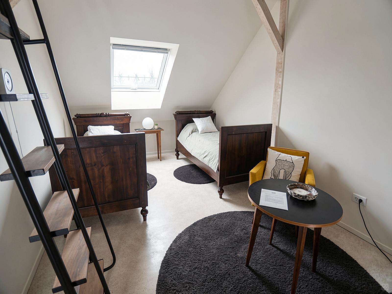  Bed In 2-Bed Comfort Room  -  Charming Modern Rural Complex w/ Coworking + Gym + Lounge Areas House  - Gallery -  2