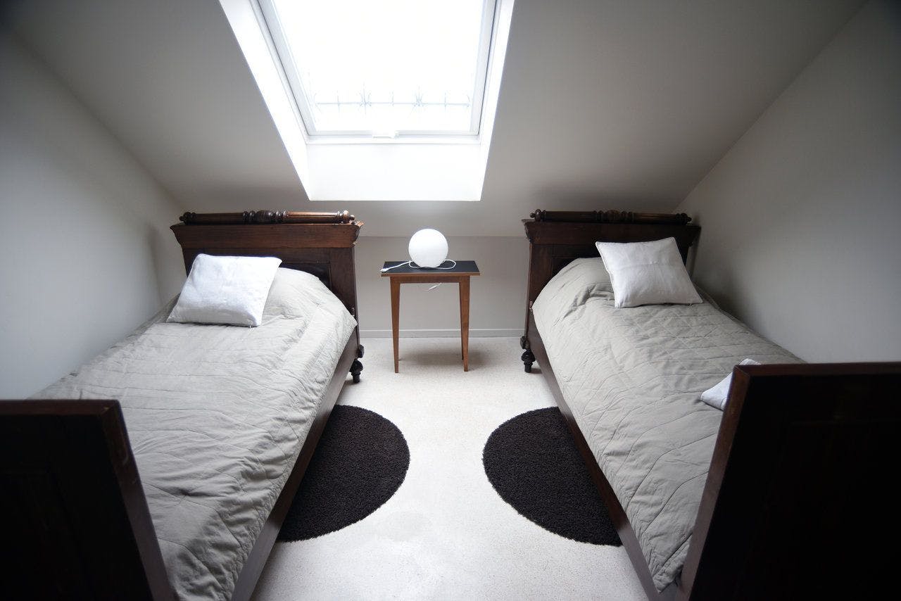  Bed In 2-Bed Comfort Room  -  Charming Modern Rural Complex w/ Coworking + Gym + Lounge Areas House  - Gallery -  14