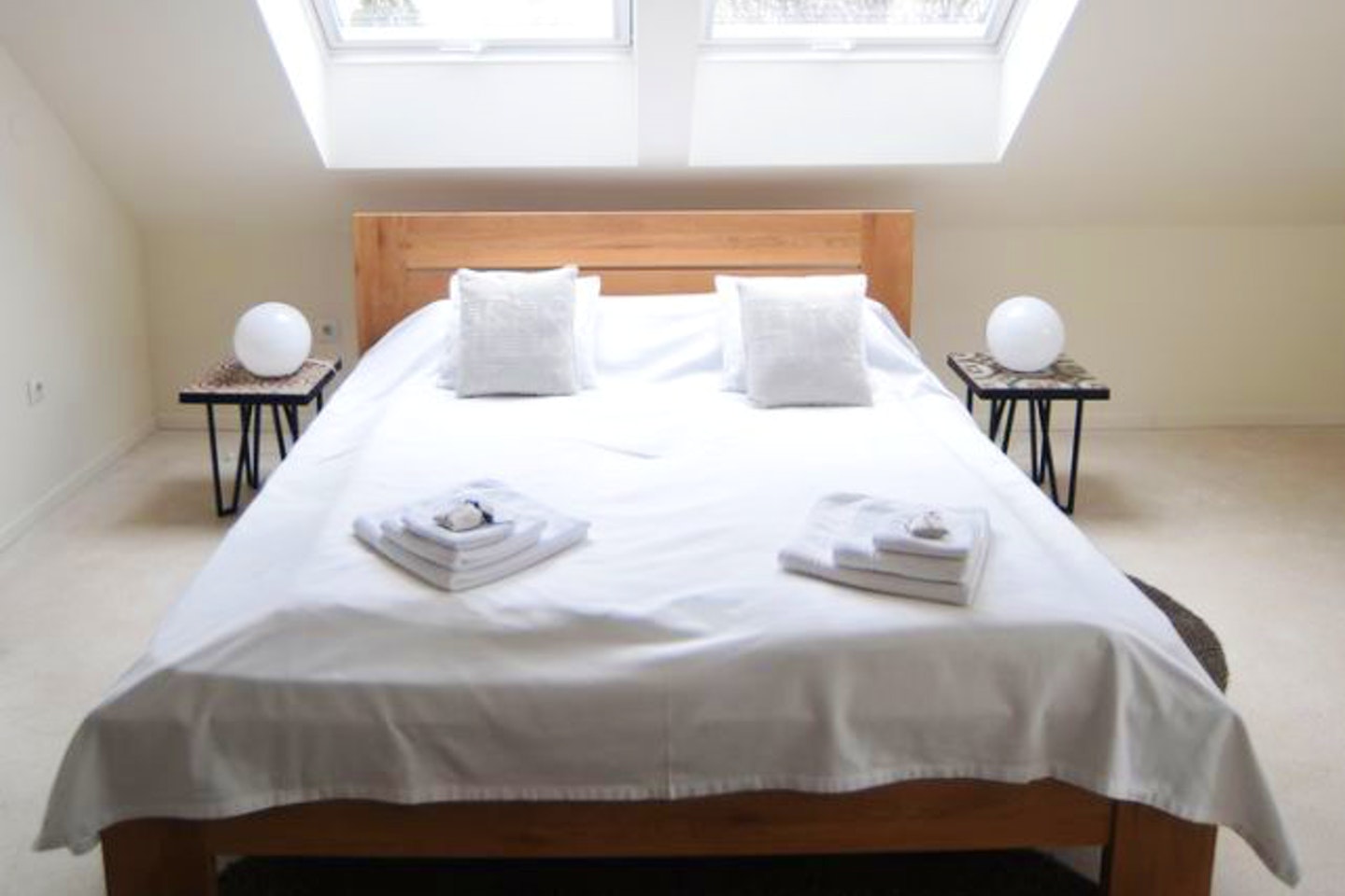  Bed In 2-Bed Comfort Room  -  Charming Modern Rural Complex w/ Coworking + Gym + Lounge Areas House  - Gallery -  11