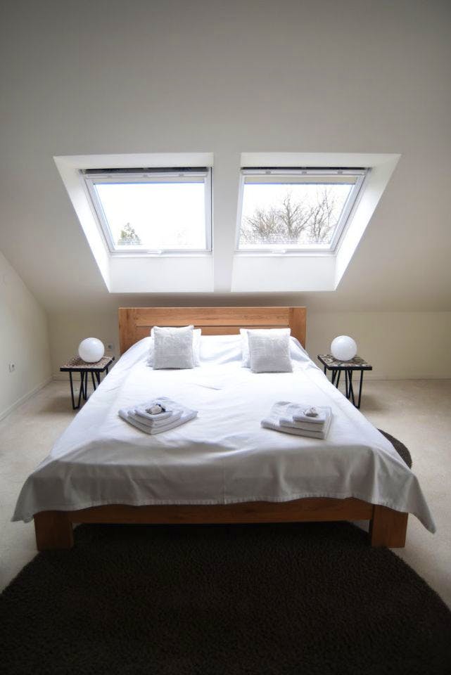  Bed In 2-Bed Comfort Room  -  Charming Modern Rural Complex w/ Coworking + Gym + Lounge Areas House  - Gallery -  19