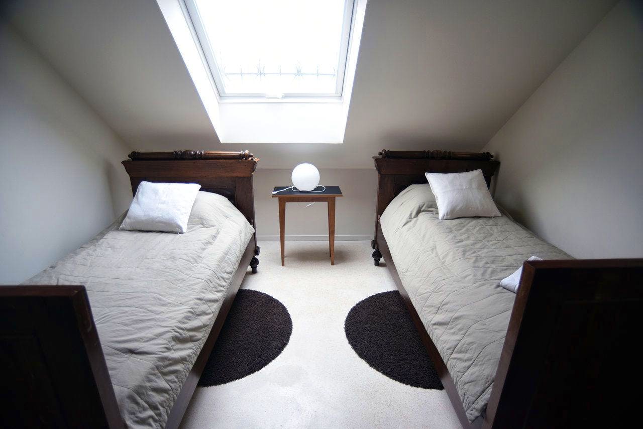  Single Comfort Room  -  Charming Modern Rural Complex w/ Coworking + Gym + Lounge Areas House  - Gallery -  9